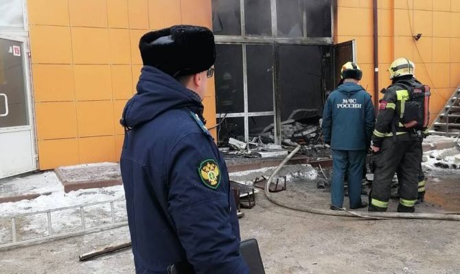 Число жертв пожара в Шинном центре в Новомосковске выросло до трех