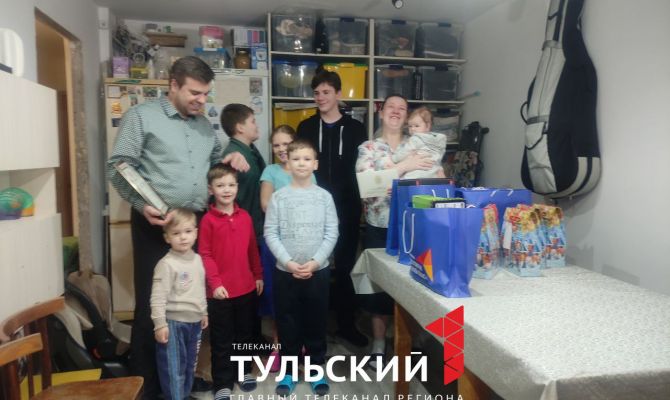 Алексей Дюмин исполнил новогодние желания маленьких туляков из многодетных семей