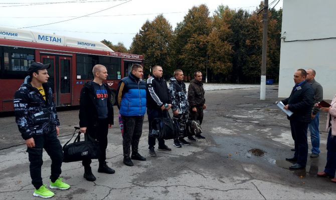 Что происходит в пункте сбора мобилизированных в Туле: фоторепортаж