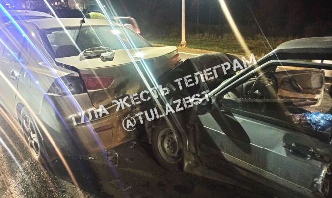 На трассе М-2 «Крым» под Тулой столкнулись 3 машины