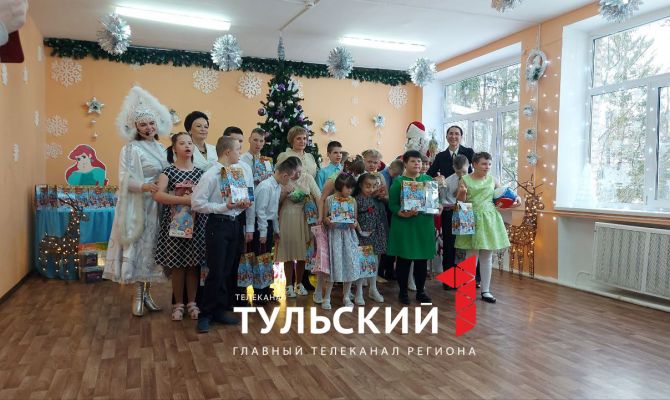 В детский дом-интернат передали подарки от Алексея Дюмина