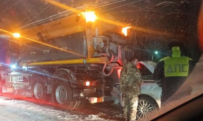 В Туле снегоуборочная техника попала в ДТП