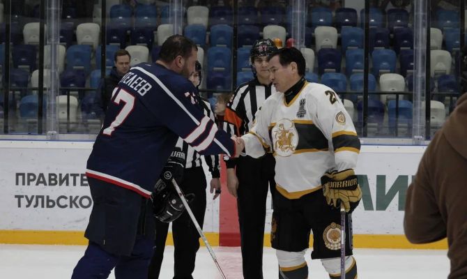 Правительство Тульской области сыграло в хоккей с командой из Калмыкии