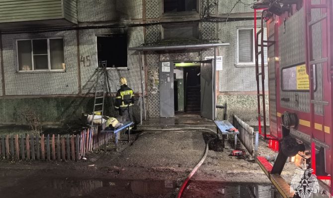 15 человек спасли из горящего дома на улице Металлургов в Туле