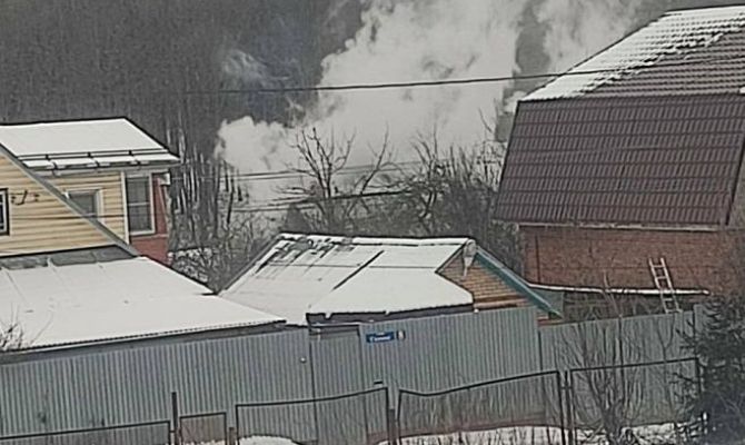 В тульском поселке Угольный загорелся частный дом