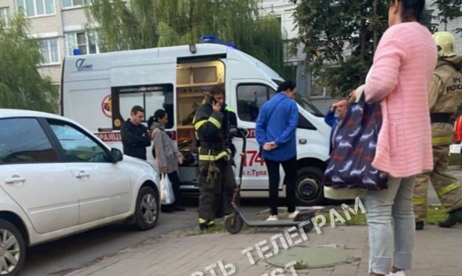 В Туле водитель легковушки сбил пару на электросамокате