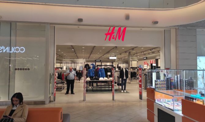 H&M начал закрывать свои магазины в России: что происходит в тульском торговом центре