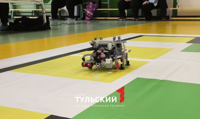 Школьники из Тулы соревнуются в создании роботов-погрузчиков