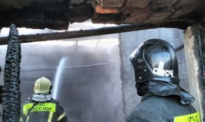 В Веневском районе пожарные спасли женщину из горящей квартиры