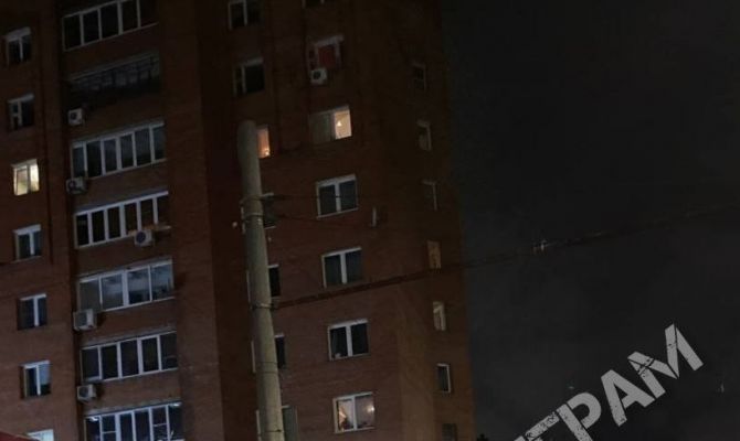 В 9-этажке на улице Ложевой в Туле загорелась квартира