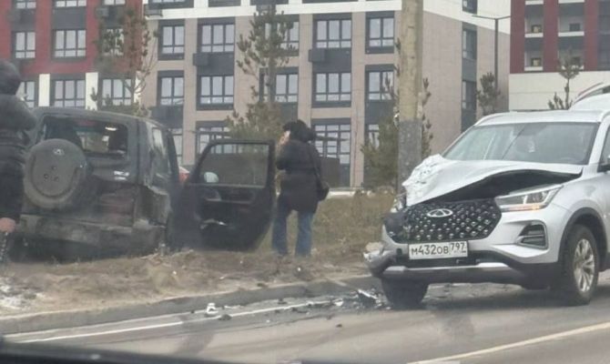 На Калужском шоссе в Туле столкнулись два внедорожника