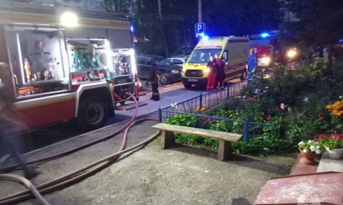 В Туле свеча стала причиной пожара в многоэтажке на улице Революции