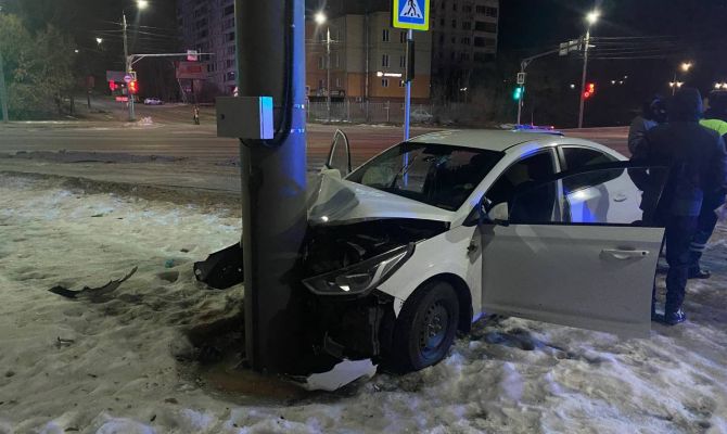 В ночь на 21 января туляк на скорости врезался в столб
