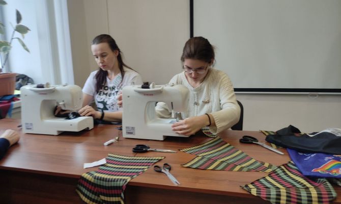 Туляки могут бесплатно научиться делать дизайнерские вещи из старых зонтиков