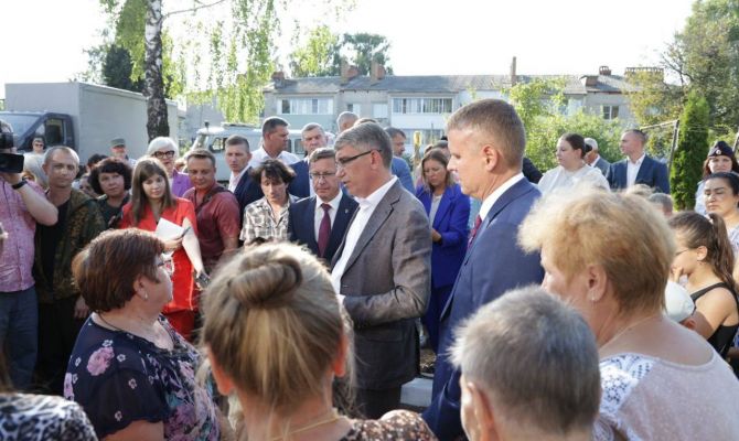 Дмитрий Миляев пообщался с жителями поселка Волово