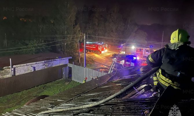 Следователи устанавливают обстоятельства гибели двух мужчин при пожаре в Узловой