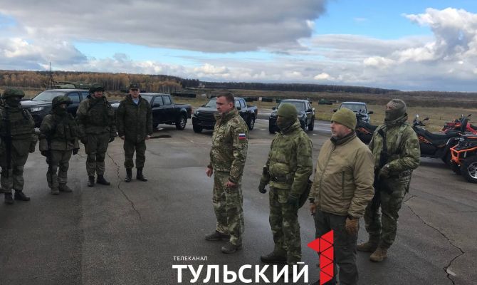 Губернатор Алексей Дюмин передал военнослужащим снаряжение и технику 