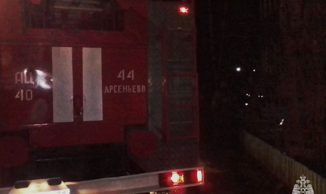 Семь человек эвакуировали при пожаре в многоквартирном доме под Тулой