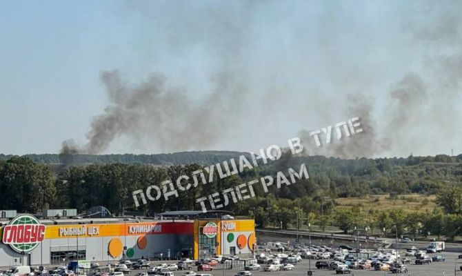 В Туле рядом с гипермаркетом «Глобус» загорелась трава