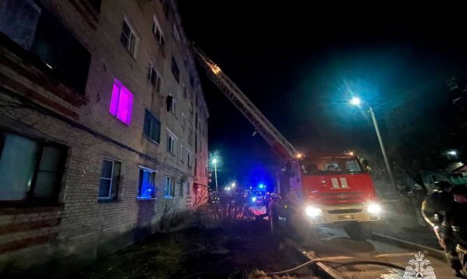 Из горящей пятиэтажки в Щекино эвакуировали 13 человек