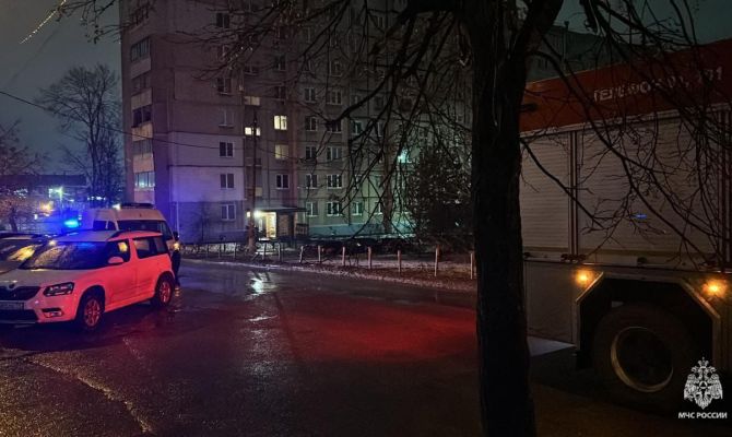 Пожарные спасли 5 человек из горящего дома на улице Максима Горького в Туле