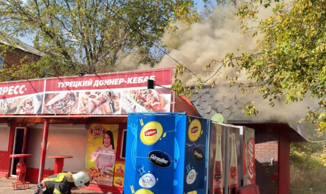 В Донском чуть не сгорела палатка с шаурмой