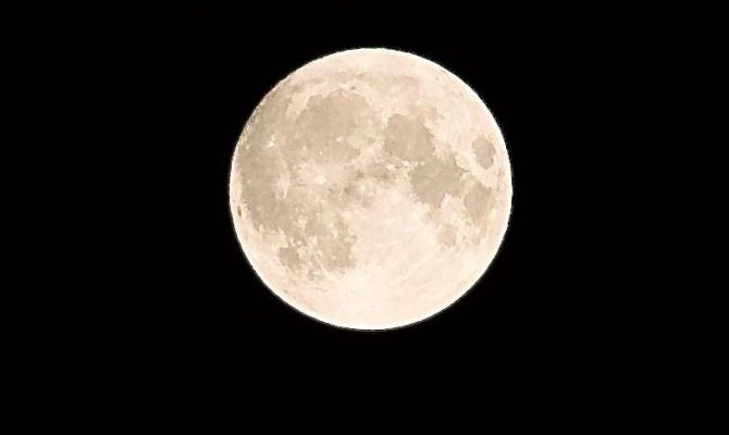 Эксперты рассказали о влиянии затмений, полнолуния и ретроградного Меркурия на состояние людей