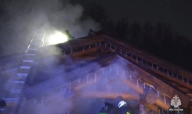 Ночью в тульской деревне Медвенка загорелась баня