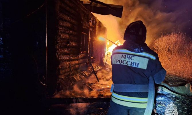 4 апреля в Тульской области сгорели "заброшка" и жилой дом
