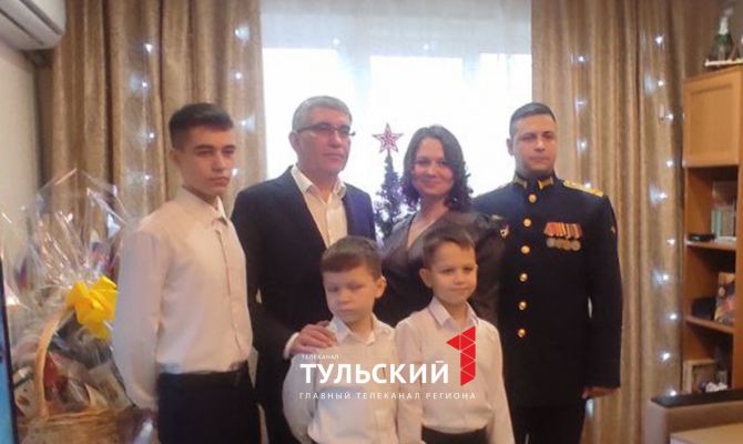 Дмитрий Миляев накануне Нового года навестил многодетную семью участника СВО