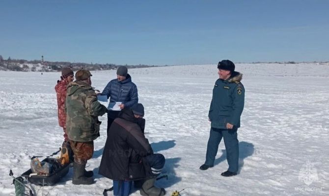 Стала известна толщина льда на водохранилище в Новомосковске