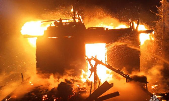 Ночью в Суворовском районе сгорела баня