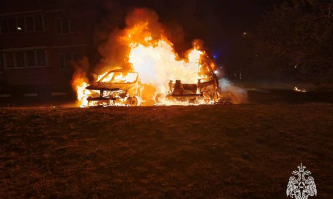 В Новомосковске сгорели несколько автомобилей