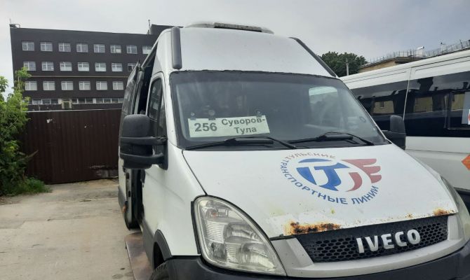 В Туле сняли с маршрута автобус с разбитым стеклом и просроченным огнетушителем