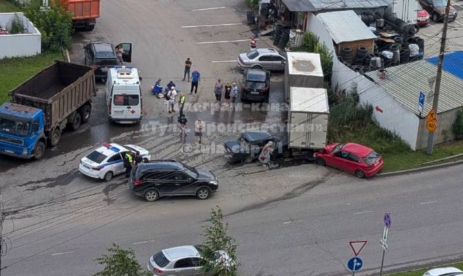 Тулячка попала в больницу после массового ДТП на Калужском шоссе