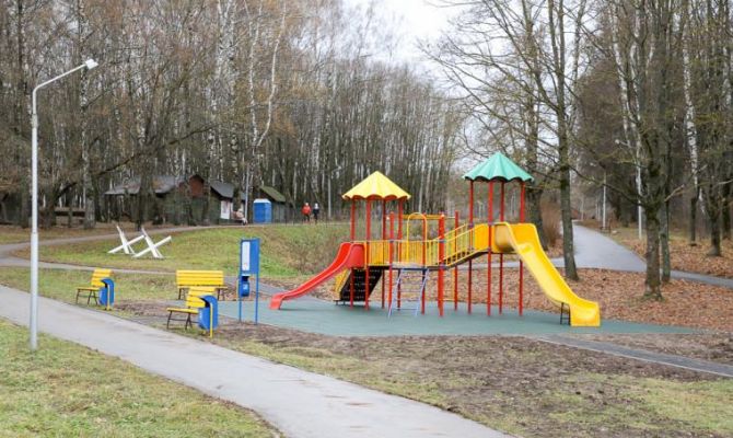 В Привокзальном округе Тулы установили новый детский городок