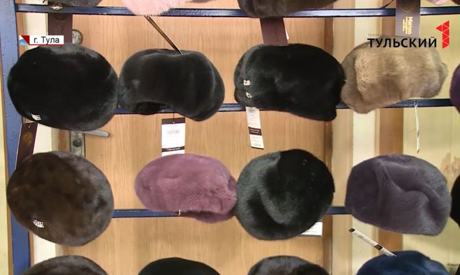 «1000 шапок»: тулякам предлагают подобрать модные головные уборы 