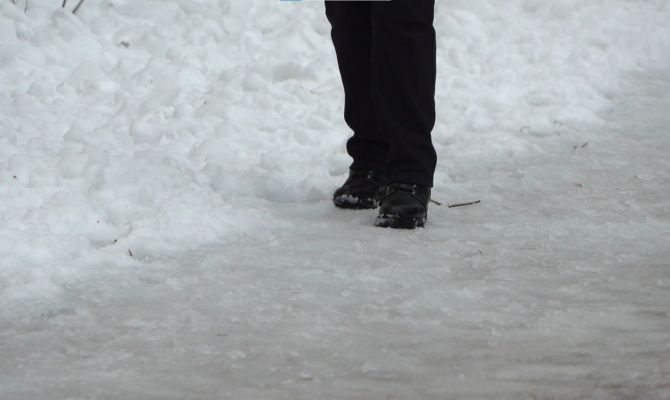 После оттепели в Тулу вернулись заморозки: куда жаловаться, если ваш двор превратился в каток