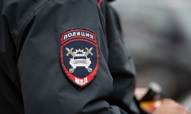 В Тульской области безмасочник сбил полицейского на машине, чтобы не платить штраф