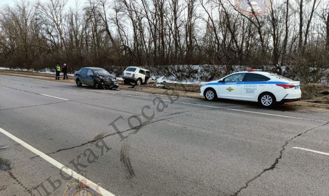 На трассе М-2 в Плавском районе столкнулись «ВАЗ» и «Lada Granta»