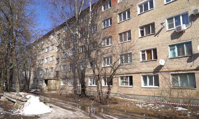 Черная плесень: в Щекино жильцы общежития собирают "грибы", не выходя из дома