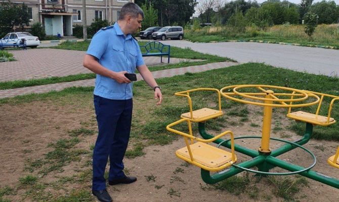 В Туле прокуратура выявила опасную детскую площадку 