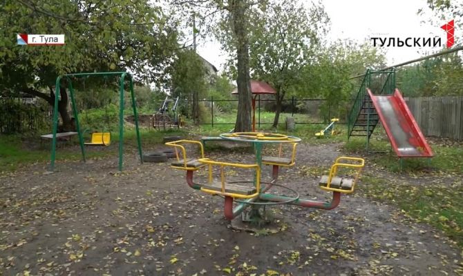 Единственная в поселке детская площадка опасна: как не допустить несчастных случаев