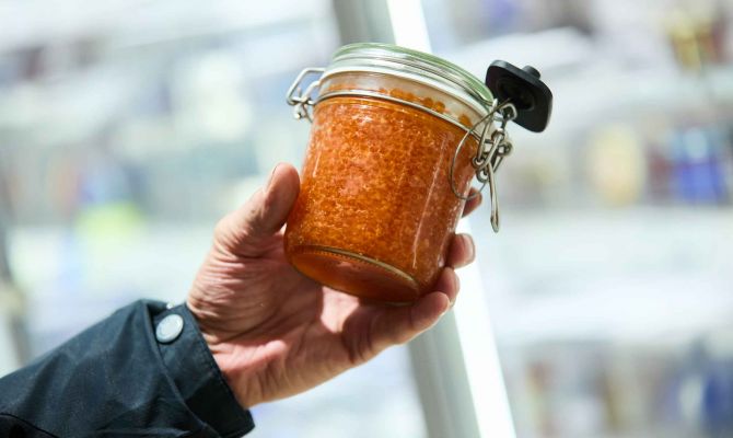 Бутерброды с икрой победили в рейтинге фаворитов новогодних блюд