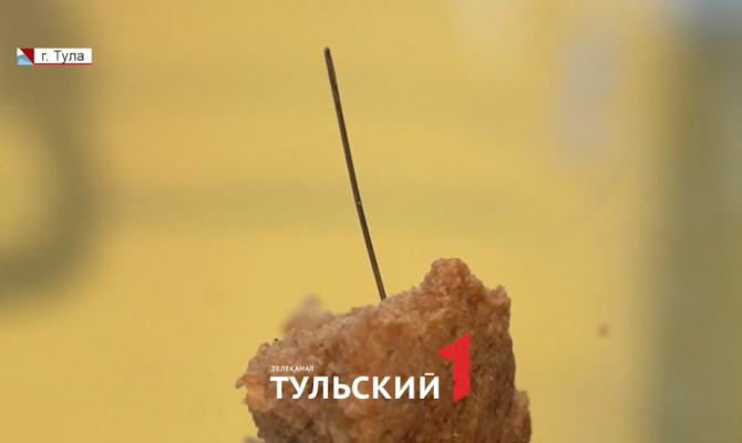 Ужин чуть не стал трагедией: тулячка купила хлеб с иглой