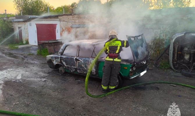 В деревне Кишкино под Тулой загорелся грузовой автомобиль
