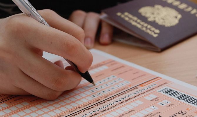 Сегодня выпускники сдают ЕГЭ по русскому языку