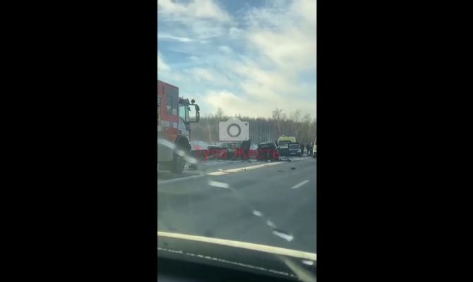 В столкновении 4 машин под Тулой погиб один человек и двое пострадали