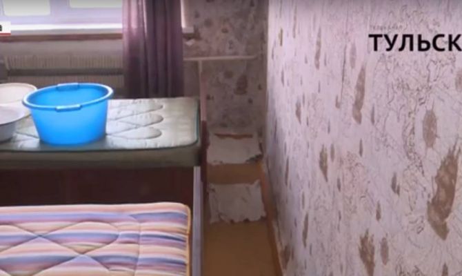 Погода в доме – дождь. В одном из домов Тулы 12 лет протекает крыша