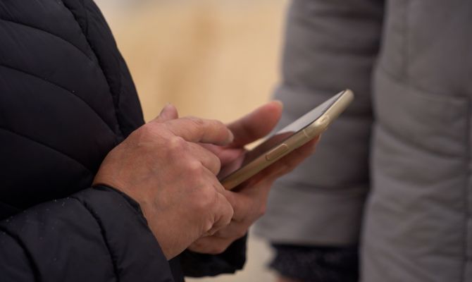 "Не на того напали": жительница Новомосковска помогла задержать телефонных мошенников